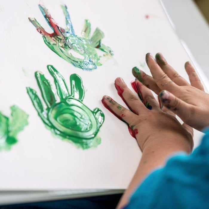 ¿Cuáles son los beneficios de las artes y manualidades para niños?