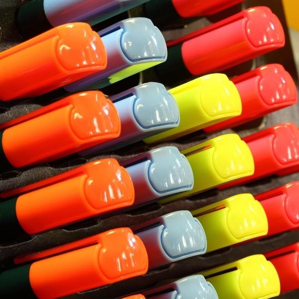 Rotulador permanente colores varios - Uni Paint - Three Feelings