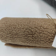 Imitacion piel de cordero cafe con leche en rollo 30cmx1m 13030363 ARTEMIO CENTROARTESANO