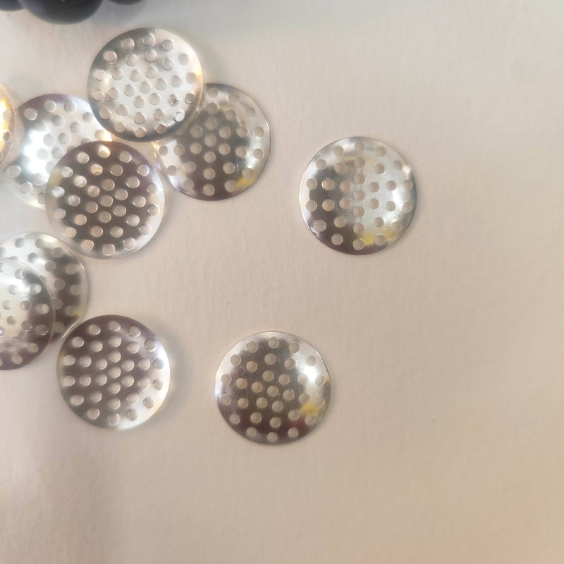 Base de anillo plateado con agujeros 16mm 10unidades CENTROARTESANO CENTROARTESANO