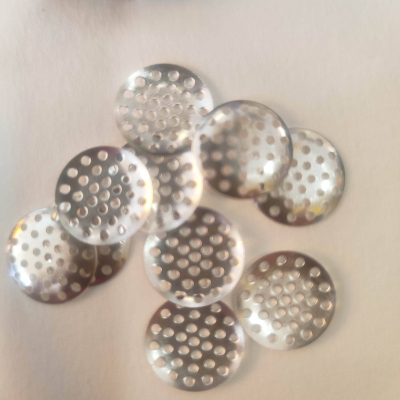 Base de anillo plateado con agujeros 16mm 10unidades CENTROARTESANO CENTROARTESANO