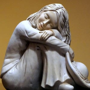 Figura escayola 167 Chica descanso 28x20cm ARTESANIA SOL Y MAR CENTROARTESANO