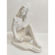 Figura escayola 169 Chica con manzana 28x29cm ARTESANIA SOL Y MAR CENTROARTESANO