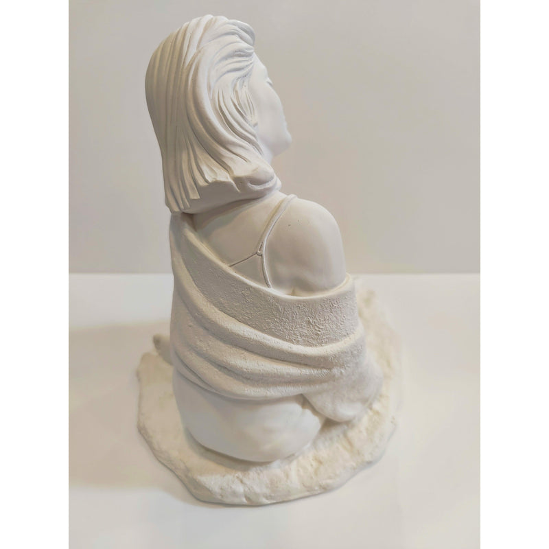 Figura escayola 169 Chica con manzana 28x29cm ARTESANIA SOL Y MAR CENTROARTESANO