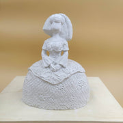 Figura escayola 645 Menina traje relieve 14x18cm manos en el centro ARTESANIA SOL Y MAR CENTROARTESANO