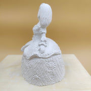 Figura escayola 646 Menina traje relieve 14x18cm manos en los lados ARTESANIA SOL Y MAR CENTROARTESANO