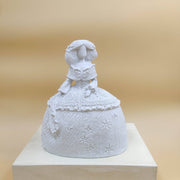 Figura escayola 647 Menina traje relieve 19x23cm con pañuelo al lado ARTESANIA SOL Y MAR CENTROARTESANO