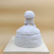 Figura escayola 647 Menina traje relieve 19x23cm con pañuelo al lado ARTESANIA SOL Y MAR CENTROARTESANO