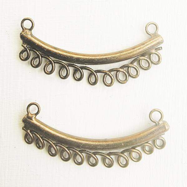 Cuenta de filigrana colgador con baños 2 unidades MENONI Cuenta de filigrana cuadrada con baños  oro viejo 2 unidades CENTROARTESANO