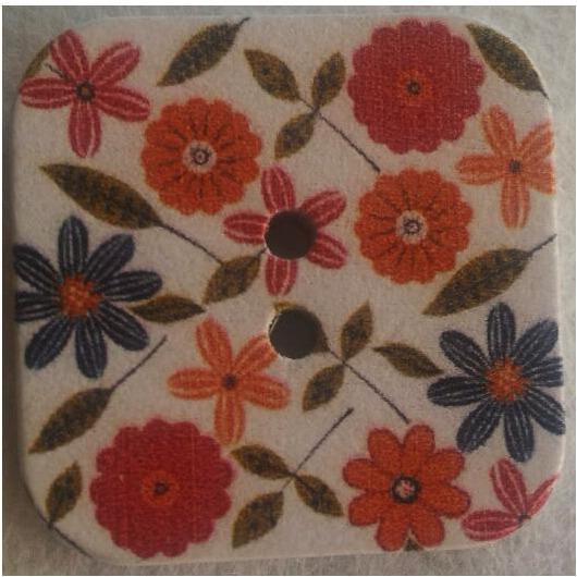 Boton madera cuadrado 32mm combo flores N/A CENTROARTESANO