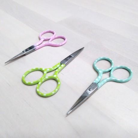 Tijeras colores bordar 9cm B4819 N/A CENTROARTESANO